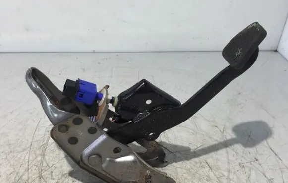 Honda Civic IX Brake pedal