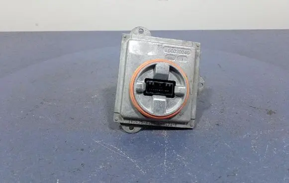 Ford Escape III Voltage converter/converter module L90020949