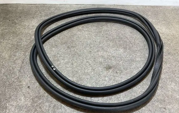 Volvo XC40 Front door rubber seal 