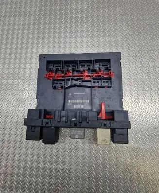Volkswagen PASSAT B6 Fuse module 28068688 3C0937049AE H52S2002