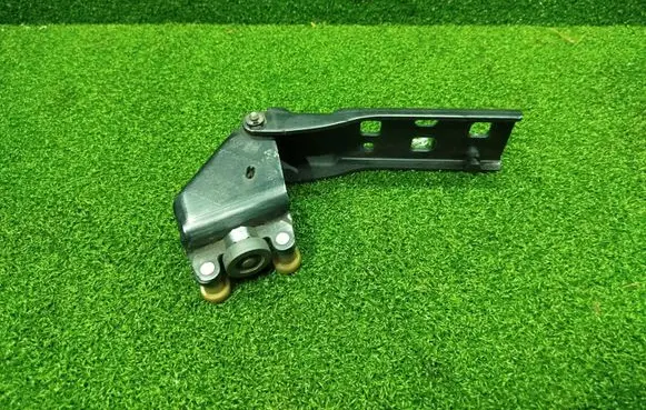 Renault Trafic III (X82) Sliding door middle roller runner 777647086R 93451865