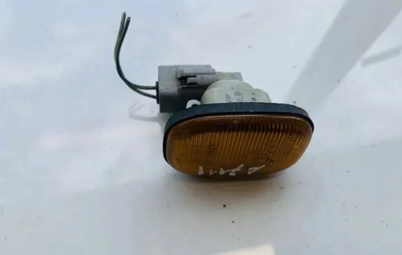 Toyota Avensis Verso Front fender indicator light