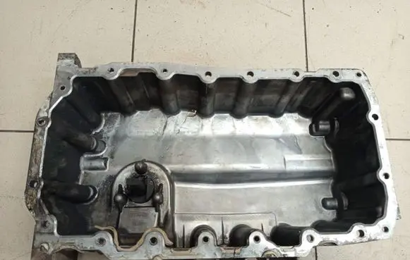 Volkswagen PASSAT B6 Oil sump 03G103601H
