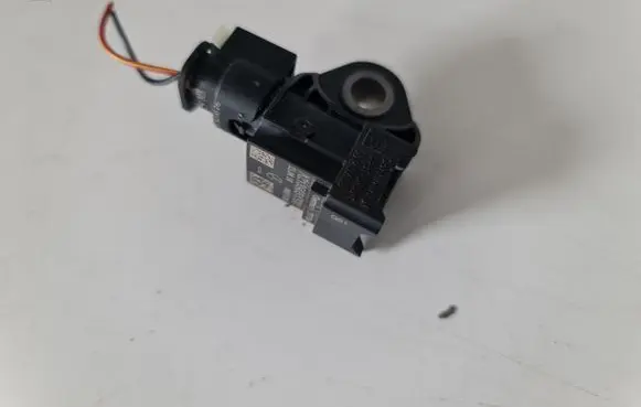 Mercedes-Benz E W213 Airbag deployment crash/impact sensor A2139051300