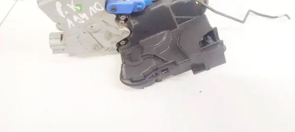 Nissan X-Trail T30 Front door lock