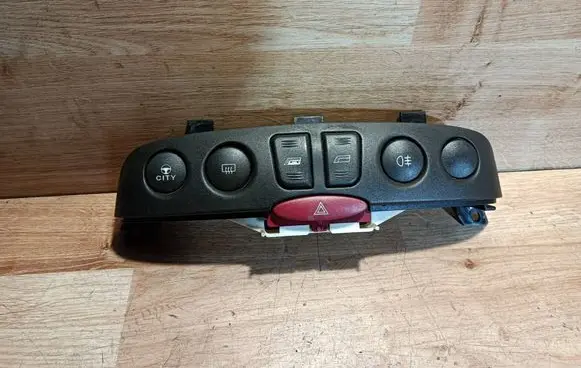 Fiat Punto (188) Central console control unit A223