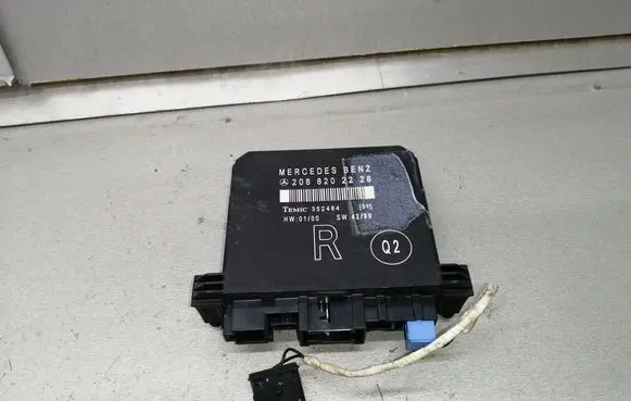 Mercedes-Benz CLK A208 C208 Door control unit/module 2088202226
