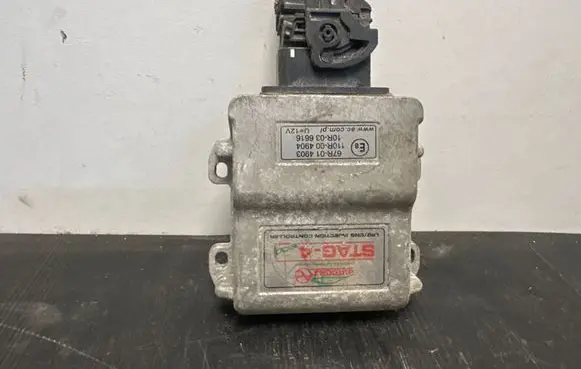 Subaru Legacy LP gas control unit module 67R014903 110R004904 10R036616