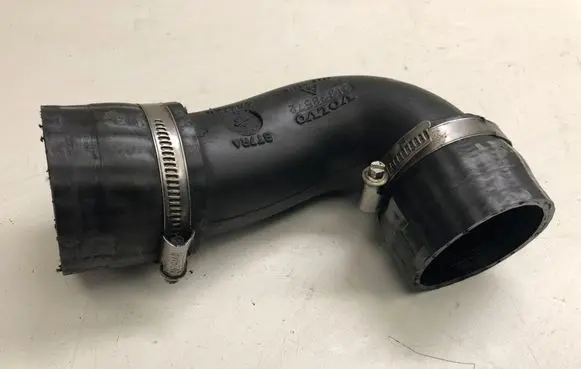 Volvo S60 Intercooler hose/pipe 31338572