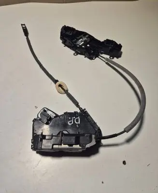 Volkswagen Jetta VII Front door lock 17A837016A 17A837812E