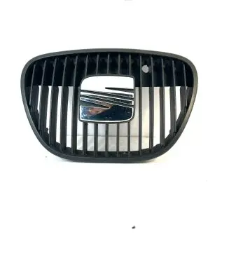 Seat Ibiza III (6L) Front bumper upper radiator grill 6L0853654