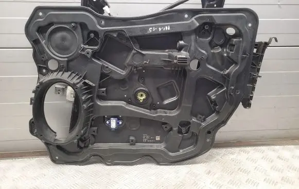 Chrysler Pacifica Front window lifting mechanism without motor