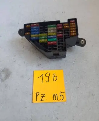 Volkswagen Golf V Fuse box set 054611125800