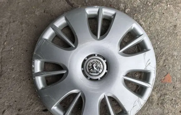 Vauxhall Corsa D R15 wheel hub/cap/trim 13214814 13214814QB