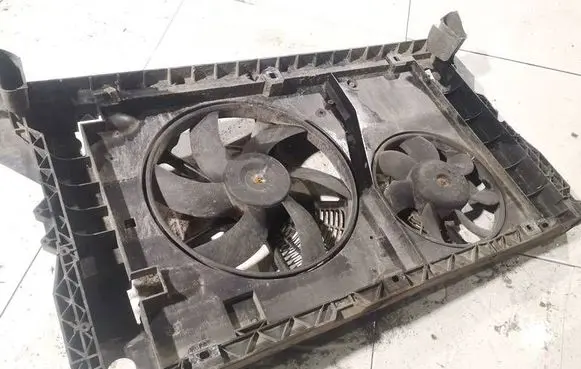 Opel Movano A Radiator cooling fan shroud 