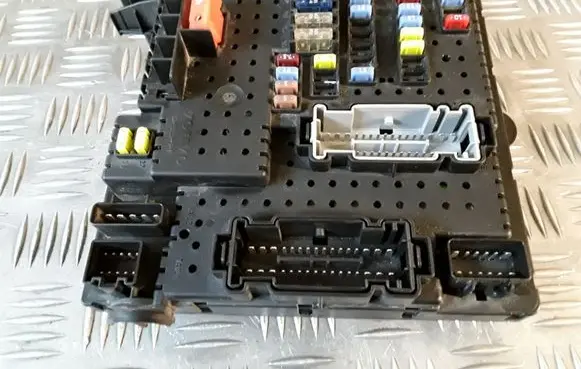 Volvo S60 Fuse module 8676391 05W083 12217799