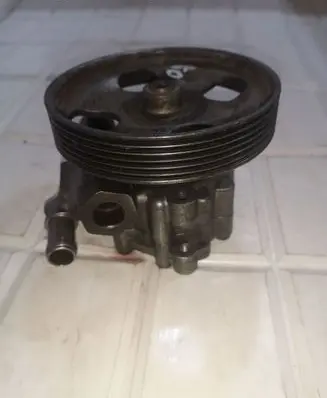 Peugeot 607 Power steering pump 9637000880