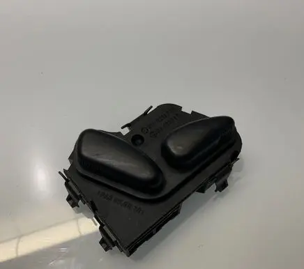 Mercedes-Benz E W211 Seat control switch 2108213751 03463810 A2108213751