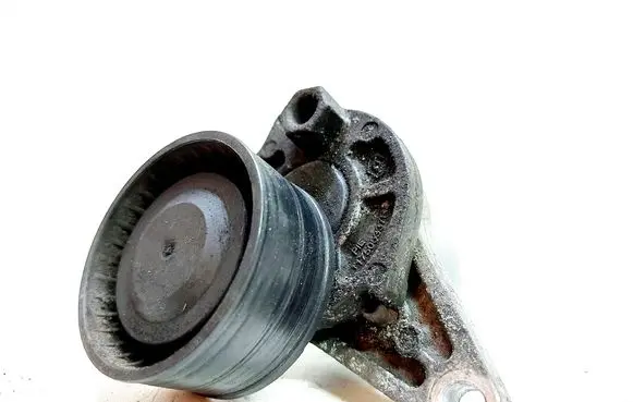 Nissan Qashqai Generator/alternator belt tensioner 117505337R