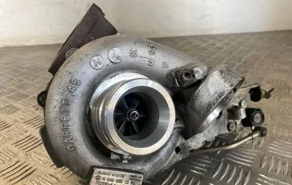 Mercedes-Benz C W204 Turbo A6460901080 6NW009228 7529906