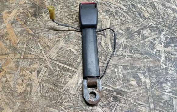 Porsche 928 Front seatbelt buckle 92880318306