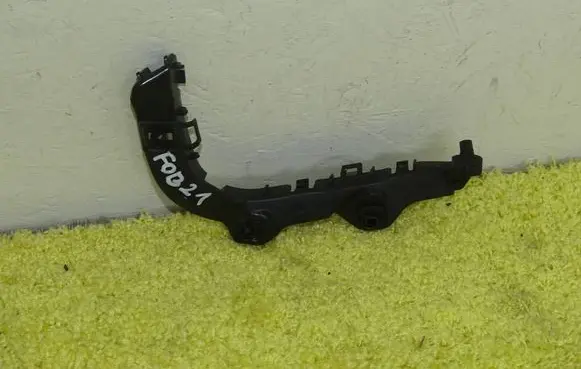 Suzuki Swift II Rear bumper mounting bracket 71822-58L0