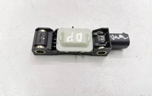 Chrysler Voyager Airbag deployment crash/impact sensor 04727261AD 150904 0204301148
