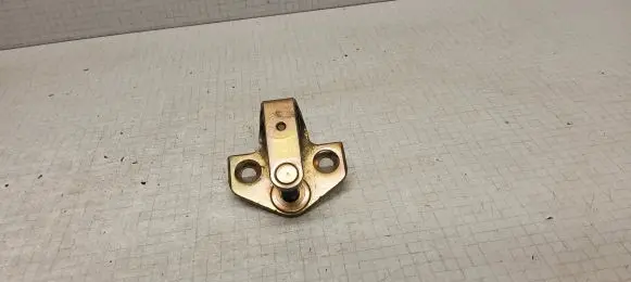 Ford Focus Front door lock loop/hook striker 96BGF21982AJ
