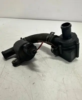 Audi A8 S8 D4 4H Engine coolant pipe/hose 4H0121054F