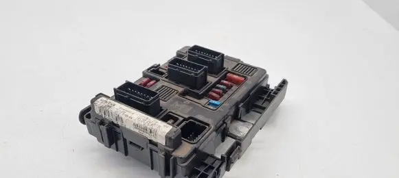 Peugeot 206 Fuse module 9643498980