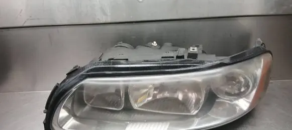 Volvo V70 Headlights/headlamps set 89902392