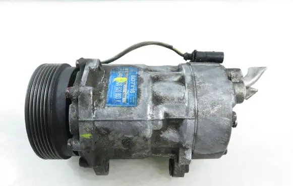 Volkswagen Golf IV Air conditioning (A/C) compressor (pump) 1J0820803K