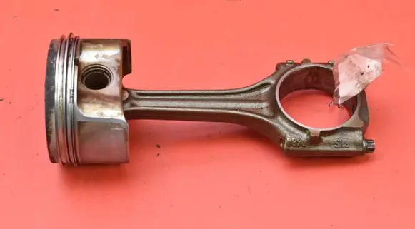 Volkswagen PASSAT B5.5 Piston 82L82