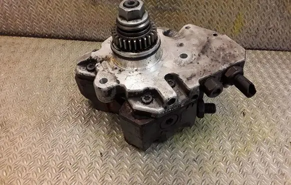 Mercedes-Benz A W169 Mechanical fuel pump A6400700701 6400700701
