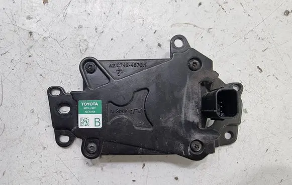 Toyota C-HR I Distronic sensor radar 88210F4011 4057146068 2014DJ6494