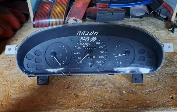Mazda 323 F Speedometer (instrument cluster) BC5NC 5D25YN8