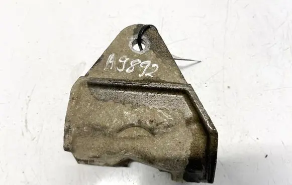 Mitsubishi Grandis Engine mounting bracket