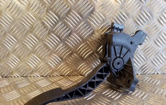 Mitsubishi Colt Accelerator throttle pedal A4543000304 MN125792 6PV00886600