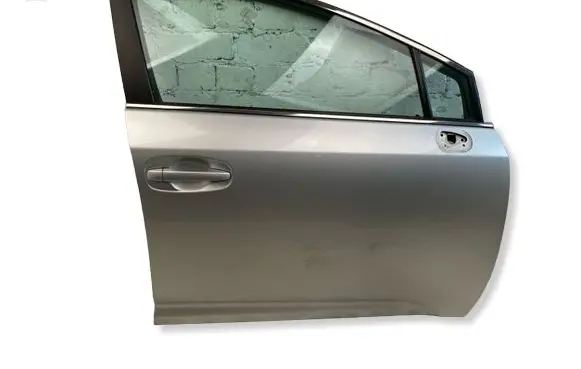 Toyota Avensis T270 Front door 