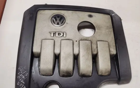 Volkswagen Golf V Engine cover (trim) 03G103925