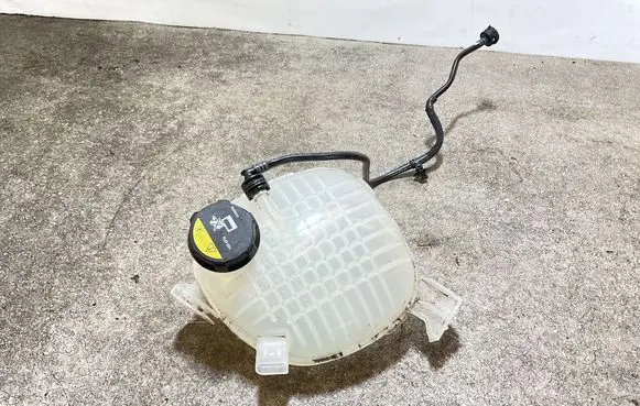 Volvo XC40 Coolant expansion tank/reservoir 31439768 13517
