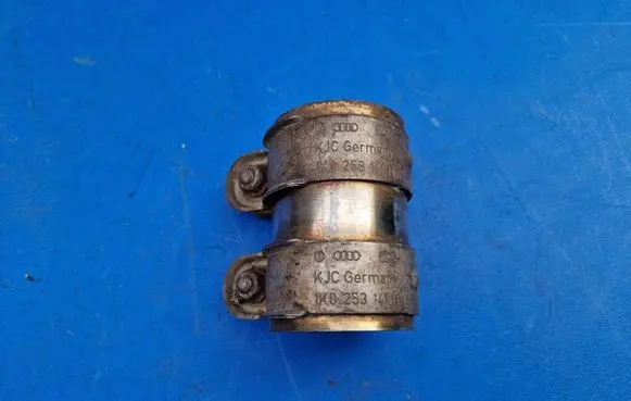 Audi A4 S4 B5 8D Muffler pipe connector clamp 1K0253141H