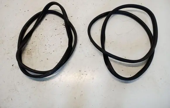 Hyundai Tucson IV NX4 Rear door rubber seal (on body) 