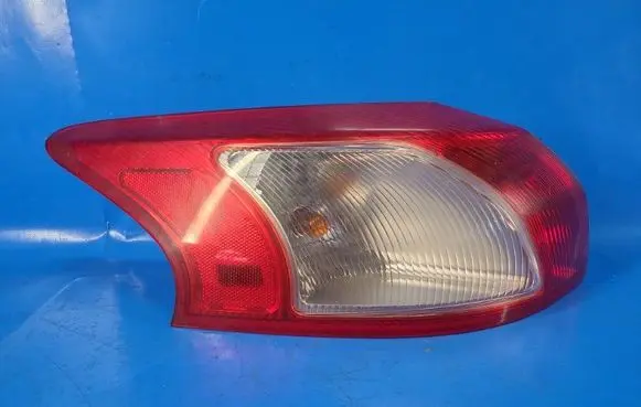Mitsubishi Lancer VIII Boot/trunk interior light 8330A279