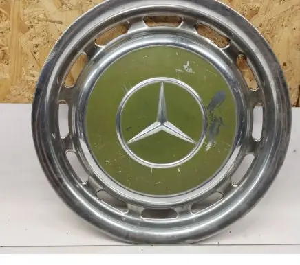 R14 wheel hub/cap/trim