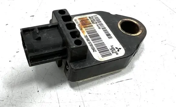 Mitsubishi Outlander Airbag deployment crash/impact sensor 8651A002 39754C TBYME1578YG942