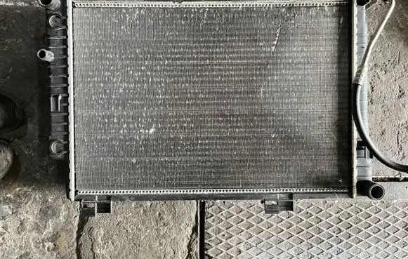 Mercedes-Benz C W202 Coolant radiator 01008960401