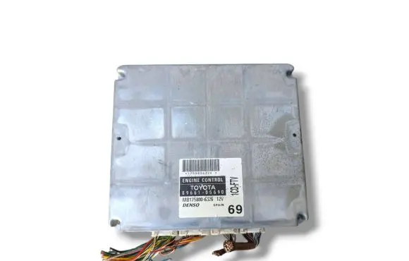 Toyota Avensis T250 Engine control unit/module ECU MB175800-6326 89661-05690