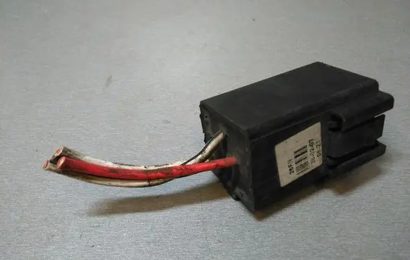 Opel Zafira B Glow plug pre-heat relay 13119468