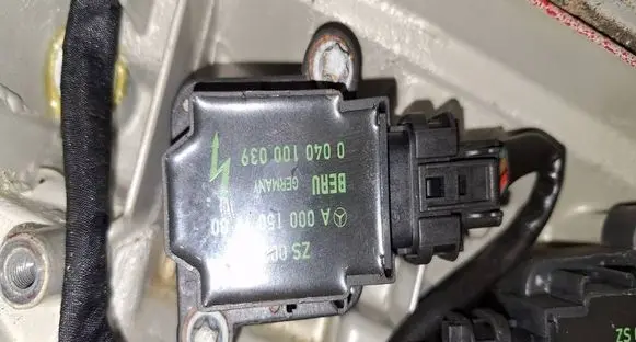 Mercedes-Benz C W203 High voltage ignition coil A0001501780 0040100039
